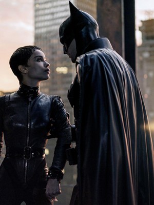 Zoe Kravitz as Catwoman and Robert Pattinson as Batman, 2022. Photo: Jonathan Olley; courtesy Everett Collection Inc/Alamy Stock Photo; © Warner Bros