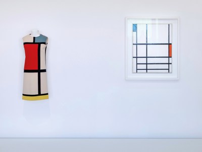 Yves Saint Laurent’s Mondrian dress (Autumn-Winter 1965), displayed next to Piet Mondrian’s Composition en rouge, bleu et blanc (1937).