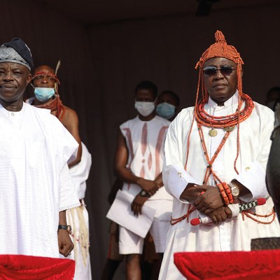 Oba Ewuare II (right), receiving restituted Benin Bronzes from Aberdeen and Cambridge universities in a ceremony in February 2022.