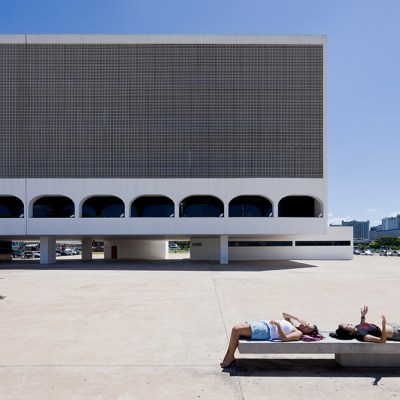 View of the National Library of Brasil in Brasília, designed by Oscar Niemeyer and photographed by Iwan Baan for his publication ‘Brasília – Chandigarh: Living with Modernity’ (Lars Müller, 2010).