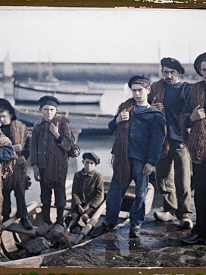 Roscoff (Finisterre): M. Masson and his team of fisherman prepare to go out to see