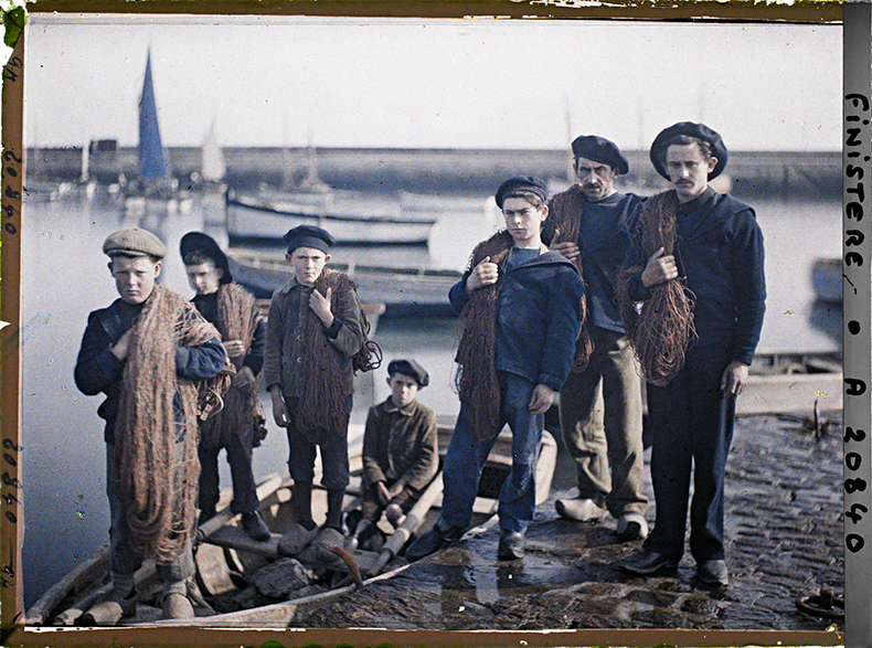 Roscoff (Finisterre): M. Masson and his team of fisherman prepare to go out to see