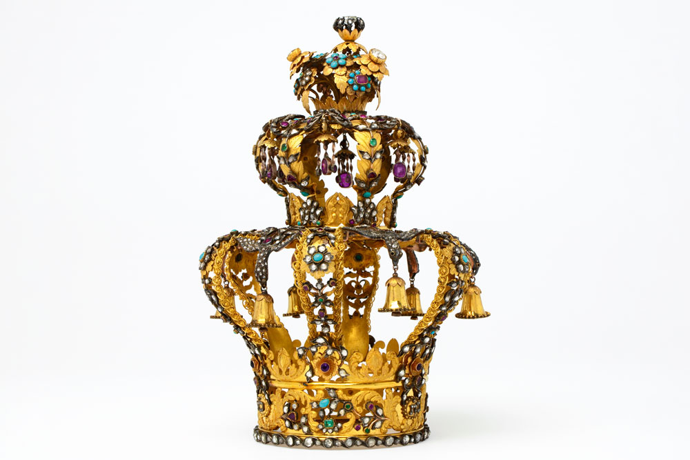 A Torah crown with bells on
